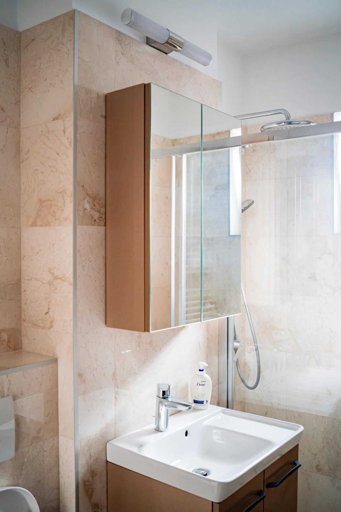 Downtown Apartment Râmnicu Vâlcea エクステリア 写真